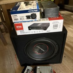Equipo de sonido  vendo todo junto amplificador y bosinas alpine estan nuevas todo x $$500 obo