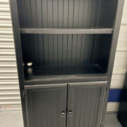 1 Bookshelf With Cabinet On Bottom 