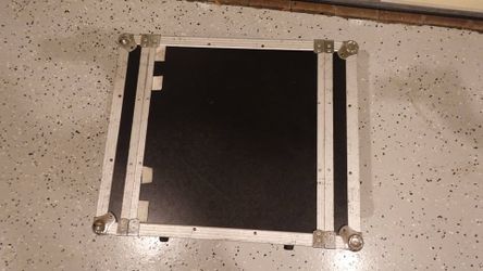 $U Heavy-Duty Road Case