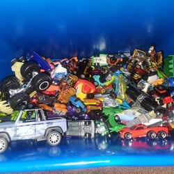 200 Plus HOTWHEELS 
