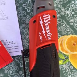 MILWAUKEE 
M12 FUEL  12-VOLT LITHIUM ION BRUSHLESS CORDLESS  3/8 IN RATCHET  (TOOL-ONLY)