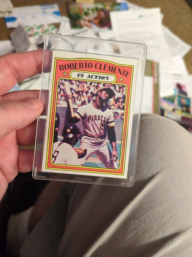Roberto Clemente 72 Topps In Action