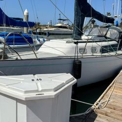 1970 33' Ranger Sailboat.