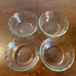 Set of 4 Pyrex clear glass bowls - just under 5” diameter 