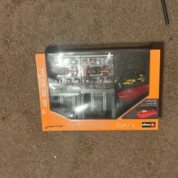 Bburago 1:43 Formula 1 Racing Paddock Set McLaren. 