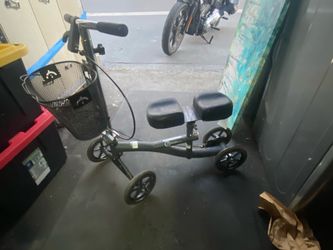 Roscoe knee scooter