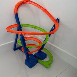 Hot Wheels Spiral Speed Crash