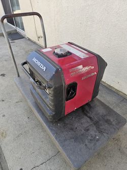 HONDA GENERATOR 3000UI GASOLINE PORTABLE STILL IN GOOD CONDITION WORKS GOOD IF SOMEBODY INTERESTED PLEASE TEXT ME ANY TIME SE HABLA ESPAÑOL THANKS 