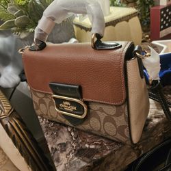 Coach Signature PURSE TRI COLOR:  With Bone Off White/Saddle BROWN/BLACK BAG  LIKE New Purse only $150
