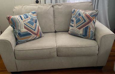 Love seat in great shape