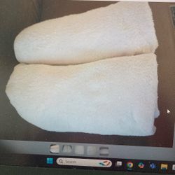 Two high-quality cotton bath towels