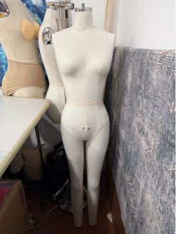 Size 4 full body pgm dress form no stand