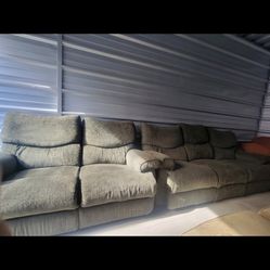 Good condition Reclining Sofa & Loveseat $200‼️ Will Delivery Tuesday Before Thanksgiving 