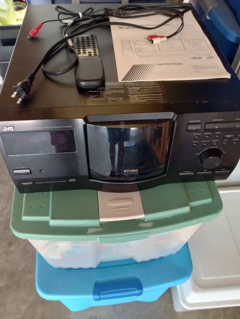 CD Player - 200 Disk - JVC XL - MC22