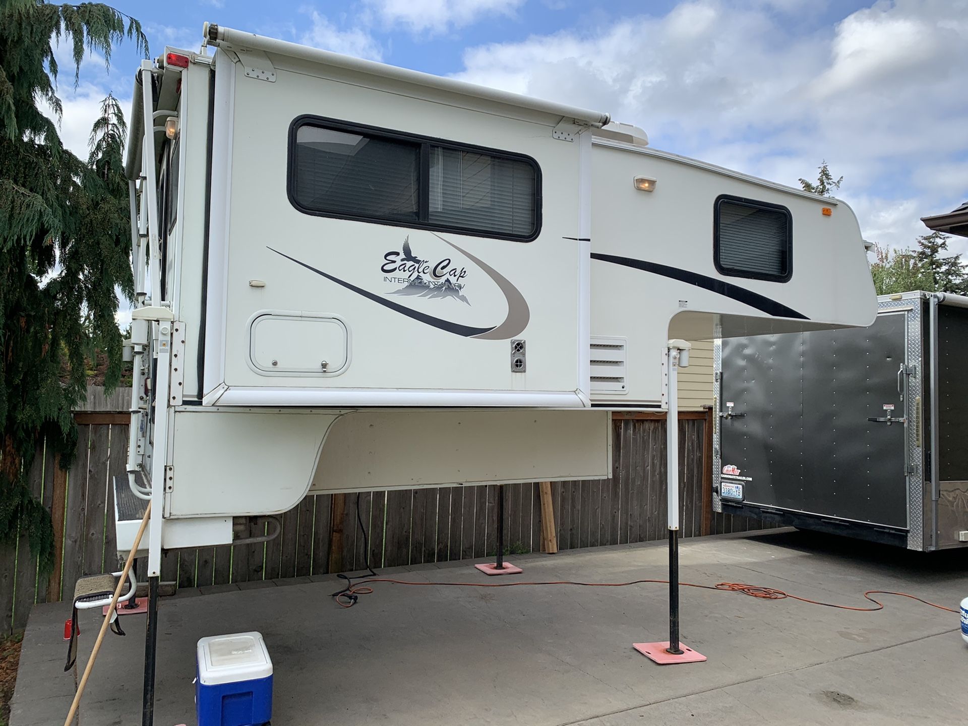 Eagle cap truck camper