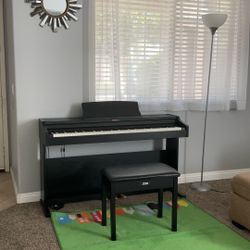 !USED ROLAND DIGITAL PIANO + HEADPHONES+ BENCH FOR SALE!🤩