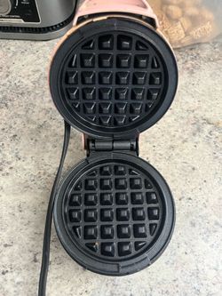 Dash Mini Waffle Maker - Pink