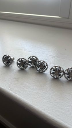 Cabinet knobs