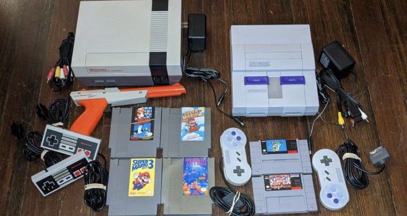 Original Nintendo NES And Super Nintendo SNES With A Bunch Of Games And Controllers Makes A GREAT CHRISTMAS PRESENT!