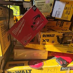 Milwaukee
M18 18V Lithium-Ion Cordless 3-1/4 in. Planer (Tool-Only)STORE PRICE 249$