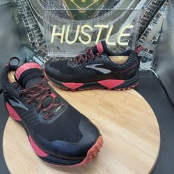 Brooks Cascadia 13 GTX Womens Trail Running Shoes Black/Red Sz 9 (B)