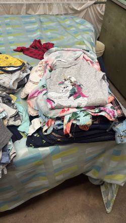 FREE CLOTHES… 2 Yrs Boys , 5 Or 6 Years Girls Man Clothes 32 Waist M Size T Shirts And Some Winter Clothes Women