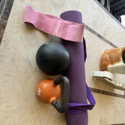 Workout Equipment Yoga Mat Leg Resistant Band Medicine Ball 8lbs And Kettle Bell 15lbs 