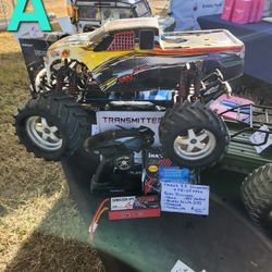  Traxxas TMAXX    **Converted from Gas to Electric** (6CH Dumborc Controller/LiPo 3S Battery/80W Balance Charger)