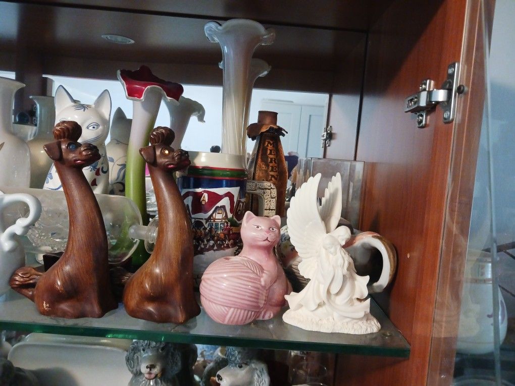 China Cabinet Keepsakes / Collectables
