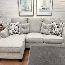 New 92” Sofa Chaise 🔥🔥 IN STOCK NOW