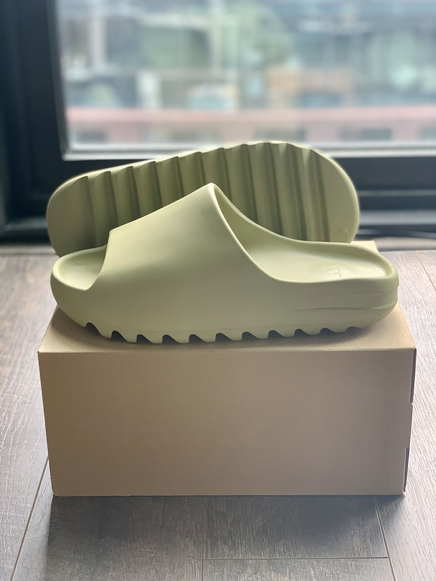 Adidas Yeezy Slides Resin Size 11