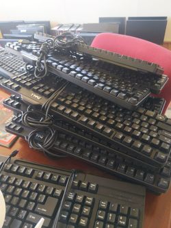 Lot of Used Wired Computer Keyboards, monitors
