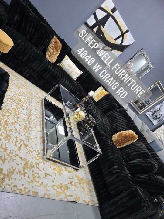 ✨️ Sectional Sofa ✨️ Furniture Queen Bedrooms, Dining Avail