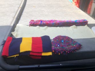 Women’s scarfs and hats