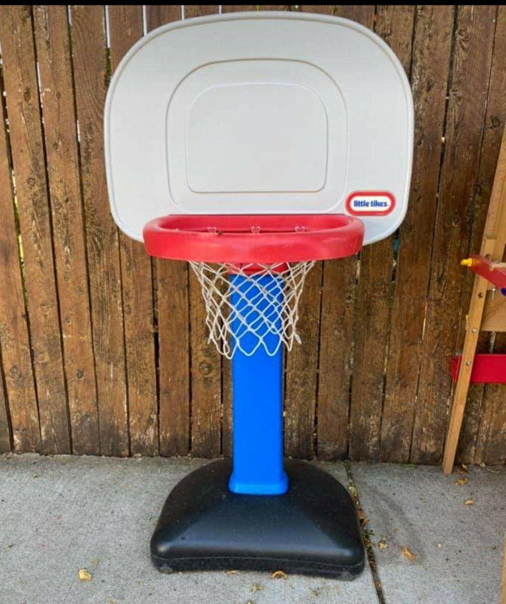 Toddler basketball hoop
