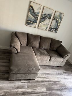 * Like New * Ashley furniture 2pc Modular reversible sectional sofa ( Free Delivery )
