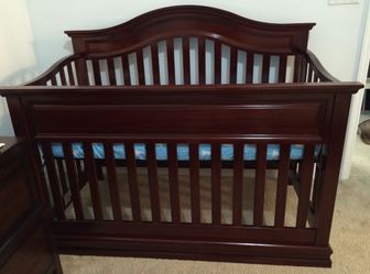 Savanna Tori Convertible Crib – Cherry – Good Condition