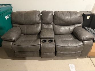 Rocking couch with middle cover