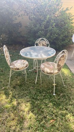 Vintage 1970 bistro set $50.00