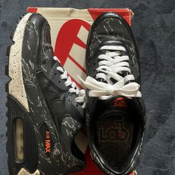 Atmos airmax size 8.5men