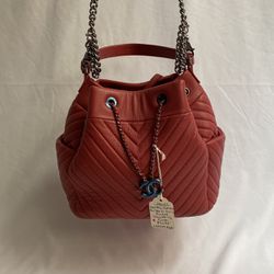 Chanel Calfskin/lambskin Leather Quilted CC Chain Bucket Drawstring Purse  for Sale in West Hollywood, CA - OfferUp