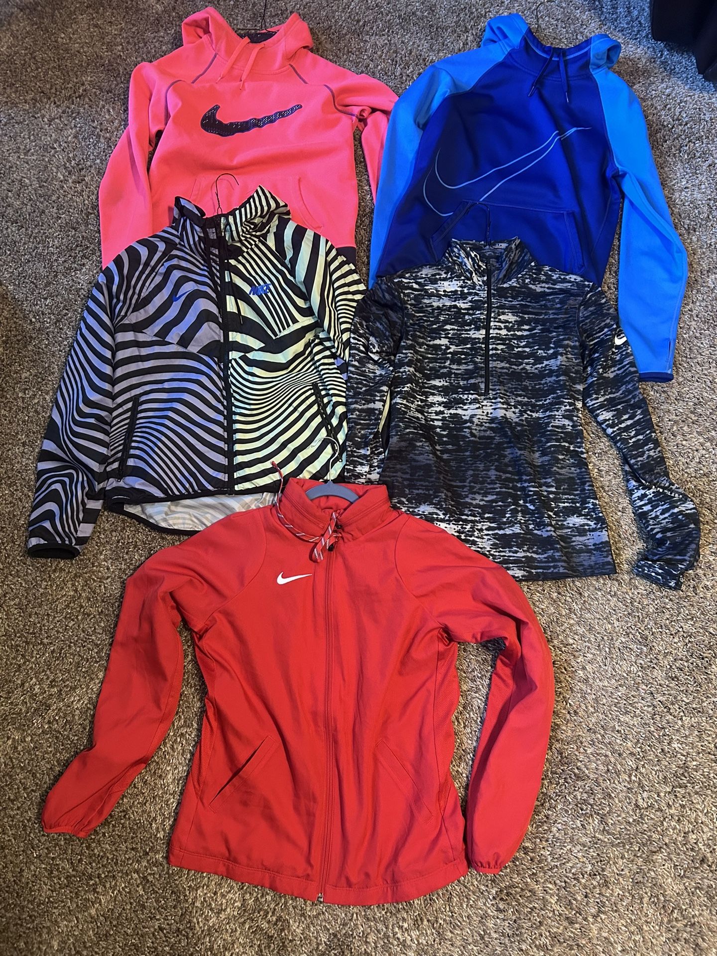 5 Nike Sweaters/jacket Size Medium 