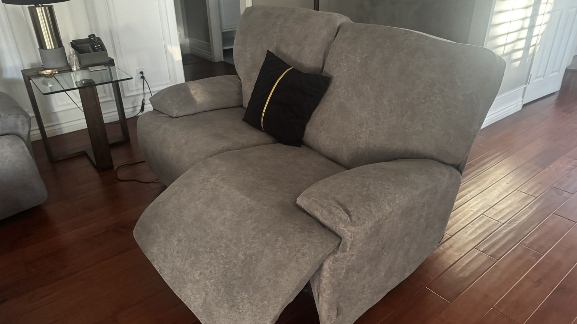 Living spaces 2 Piece Flexsteel Power Reclining Sofa And Console Loveseat