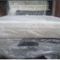 Tempurpedic Cloud Supreme Breeze King Size Mattress  (Mattress Only)