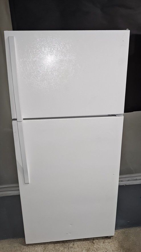 Whirlpool - 14.3 Cu. Ft. Top-Freezer Refrigerator - White