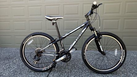Trek 820 Mountain Bike
