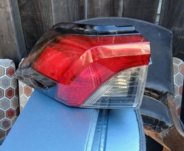 2023 Toyota Rav4 Driver Side Taillight