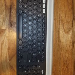 Logitech Wireless Keyboard K780