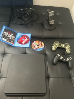 PS4 1tb 2controllers with GTA 5 and nba 2k25