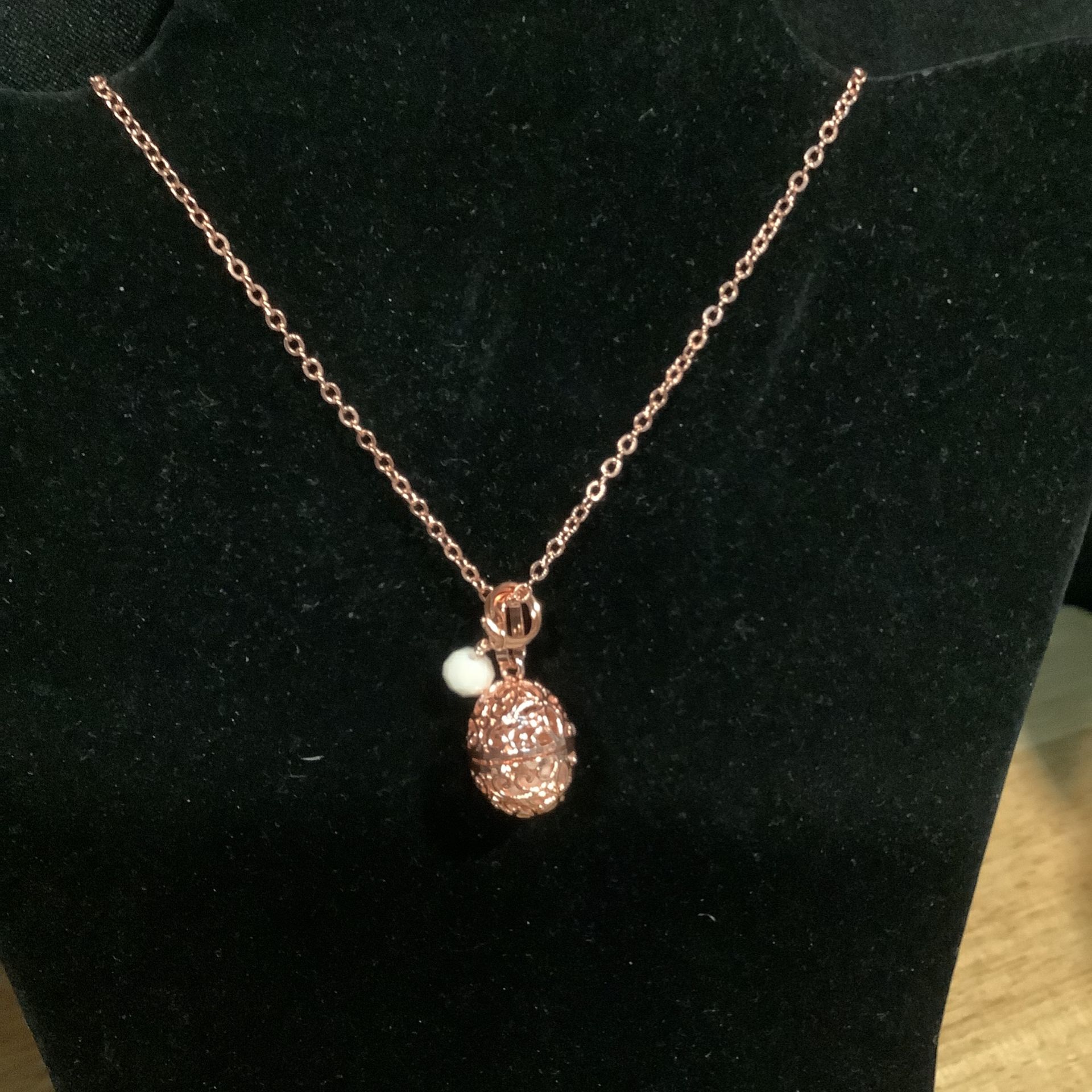 Rose Gold Essential Oil Locket Necklace